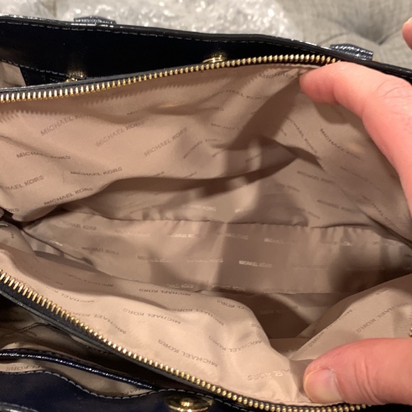 Michael Kors Bag Savannah Navy Admiral Tri-compartment Satchel Bag Poof Keychain - Picture 13 of 17
